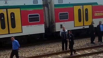 جدا شدن لکوموتیو از واگن قطار خط پنج مترو تهران