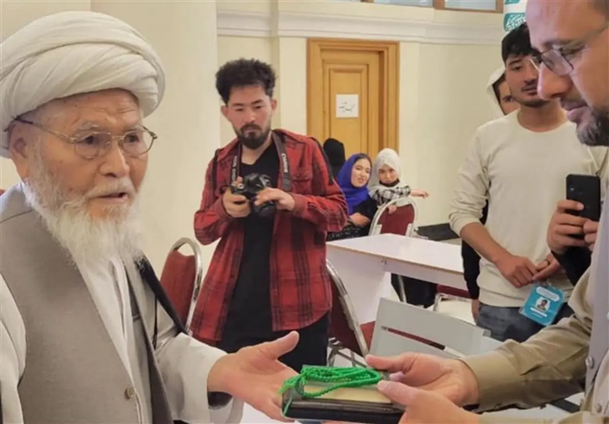 آیت الله صالحی: قرآن باید محور تمام فعالیت‌ها قرار گیرد