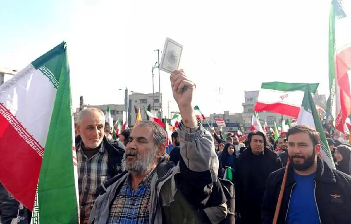حضور مردم در تشییع شهدای امنیت تهران