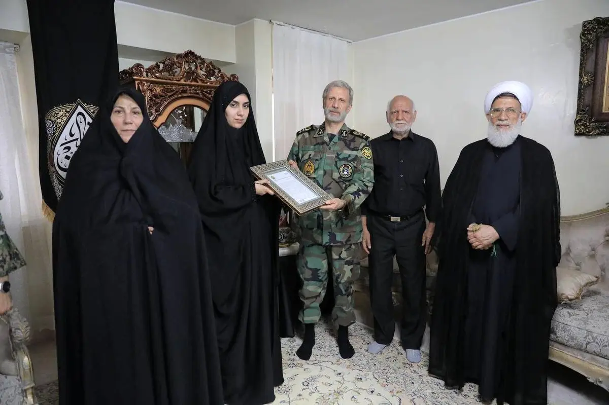 فرمانده ارتش: دشمن خواب براندازی نظام اسلامی را می‌دید!