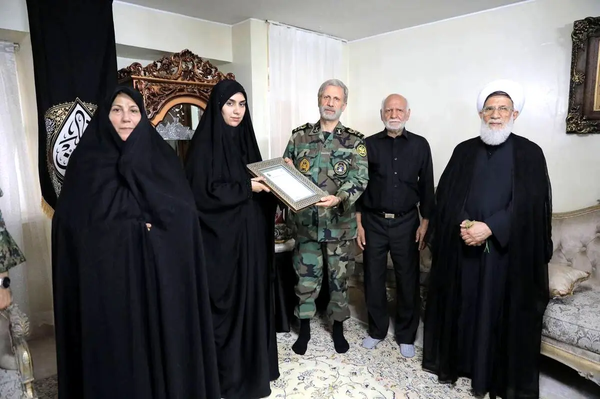 فرمانده ارتش: دشمن خواب براندازی نظام اسلامی را می‌دید!