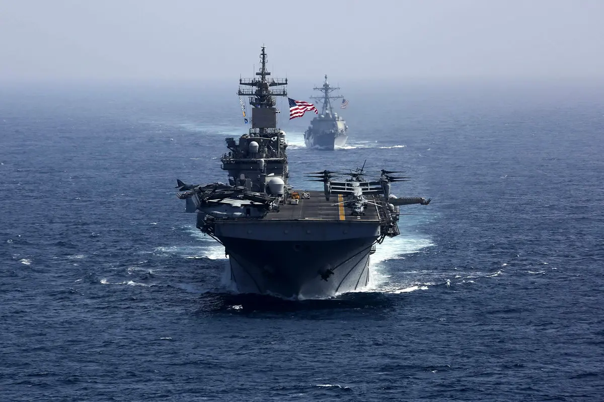 ناو آمریکا به یک قایق حمله کرد