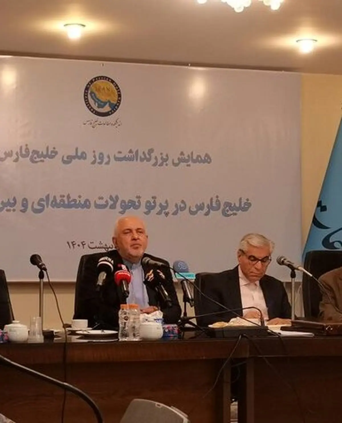 ظریف: مذاکره تهدید نیست؛ ترامپ می‌گوید ایرانی‌ها سر کری را کلاه گذاشتند