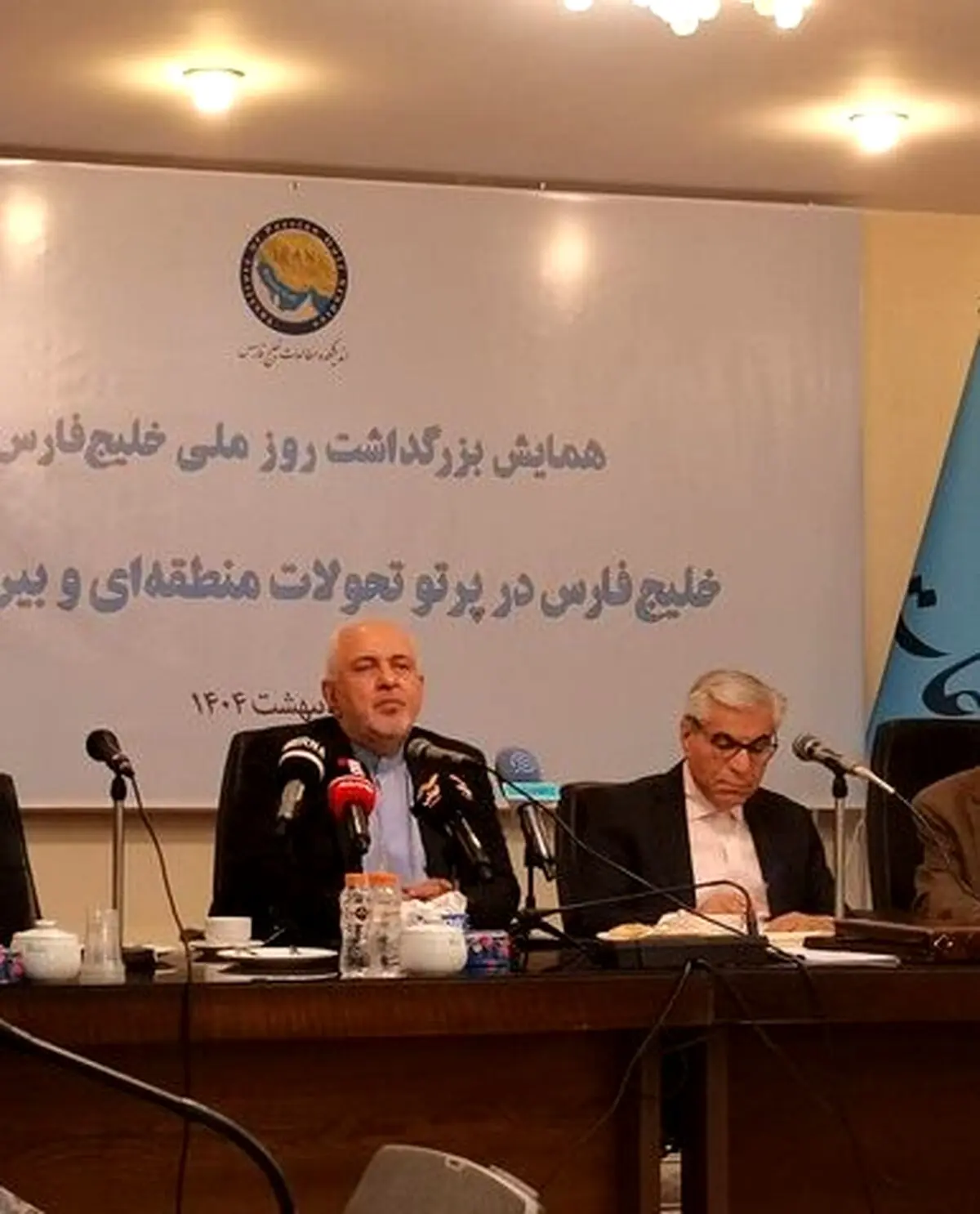 ظریف: مذاکره تهدید نیست؛ ترامپ می‌گوید ایرانی‌ها سر کری را کلاه گذاشتند