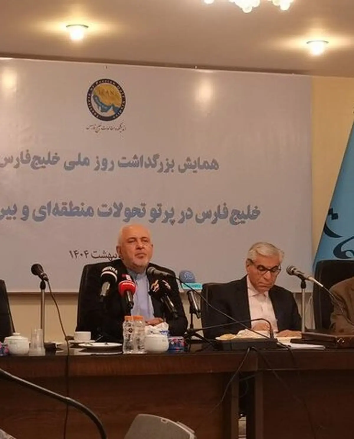 ظریف: مذاکره تهدید نیست؛ ترامپ می‌گوید ایرانی‌ها سر کری را کلاه گذاشتند