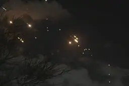 حزب‌الله: حملات اسرائیل به لبنان با بمب خوشه‌ای ادامه دارد