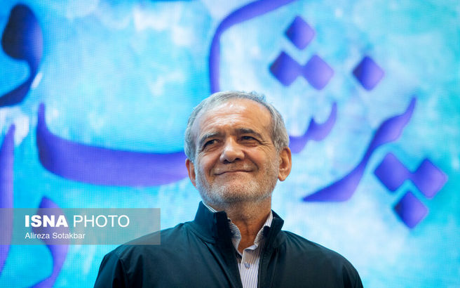 تصاویر بزرگداشت روز پزشک و داروساز با حضور پزشکیان
 