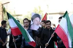 پرچم اسرائیل زیر پای دانش آموزان لگد مال شد