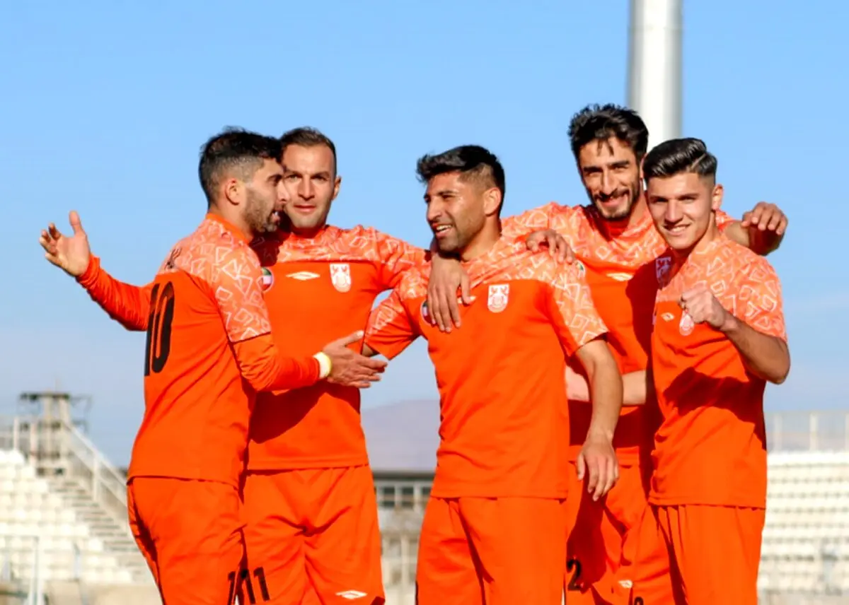حریف پرسپولیس از ته جدول سرمربی آورد