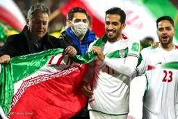 ببینید شادی ملی پوشان و کادرفنی روی چمن آزادی