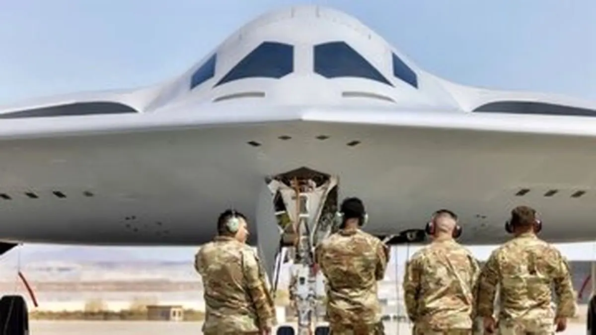 بمب جنگی آمریکا وسط میدان؛ B-۲۱ دوم آماده حمله به منطقه!