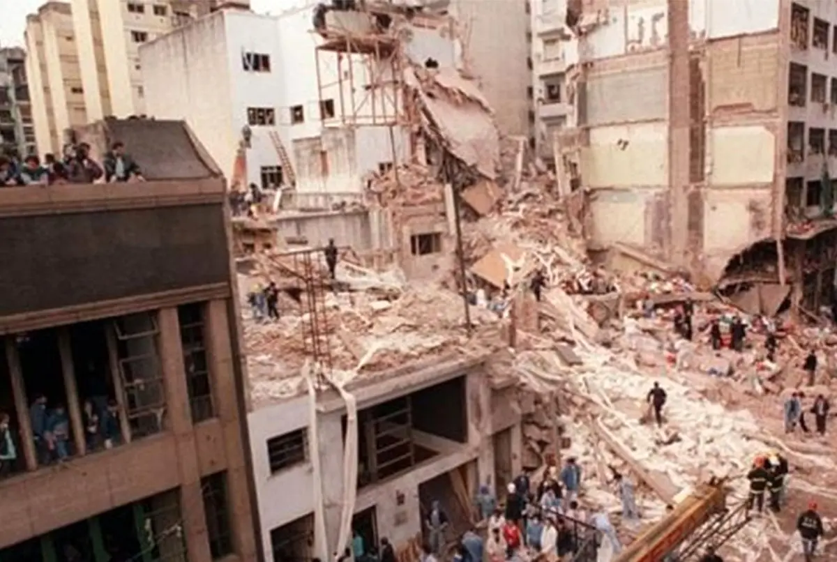 ماجرای بمب‌گذاری آمیا چیست و چرا انگشت اتهام به سمت ایران بود؟