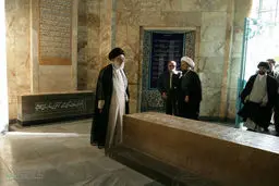 تصاویر حضور رهبر انقلاب در سعدیه شیراز