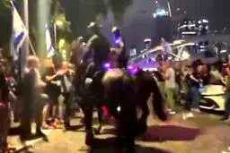 سرکوب مخالفان نتانیاهو با حمله پلیس اسب سوار