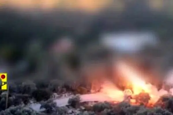 لحظه شلیک از یک کامیون راکت انداز له شده به سمت اسرائیل