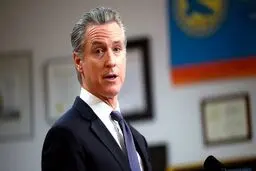 حمله فرماندار کالیفرنیا به ترامپ