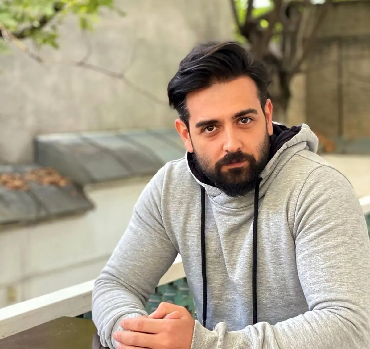 استایل خاص امیرحسین آرمان در محل کارش+عکس لو رفته 