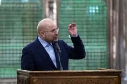 سخنرانی کنایه‌آمیز قالیباف درخصوص ساختن آینده در مرقد امام