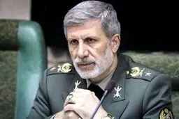 فرمانده کل ارتش: ملت ایران در برابر دشمنان تسلیم نمی‌شود

