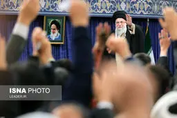 تصاویر دیدار هزاران نفر از مردم قم با رهبر انقلاب