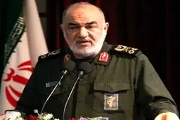 فرمانده سپاه: امام با دست خالی آمریکا، بزرگترین امپراتوری تاریخ بشر را شکست داد