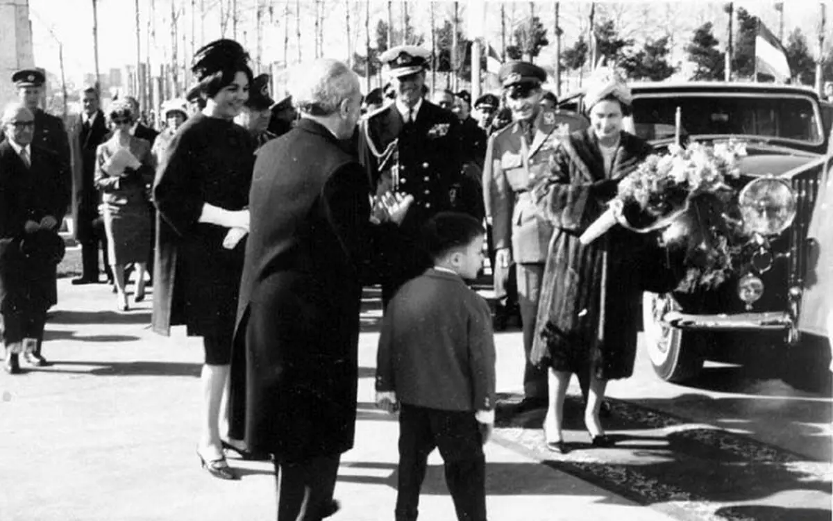 در سفر ملکه الیزابت به تهران چه گذشت؟ + عکس