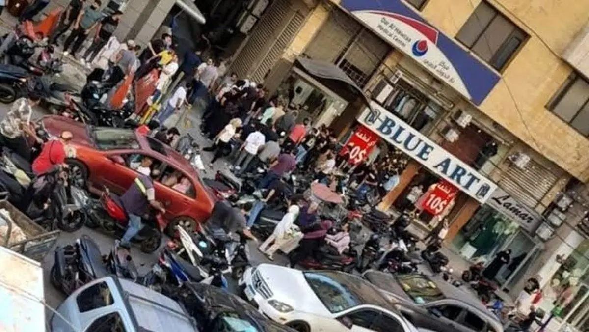 فیلمی جدید از لحظه انتقال سفیر ایران در لبنان به بیمارستان