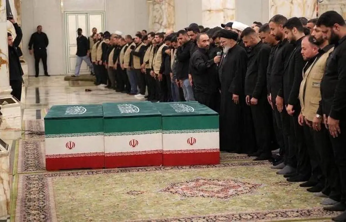 اقامه نماز بر پیکر قائد شهید در حرم مولا علی (ع)