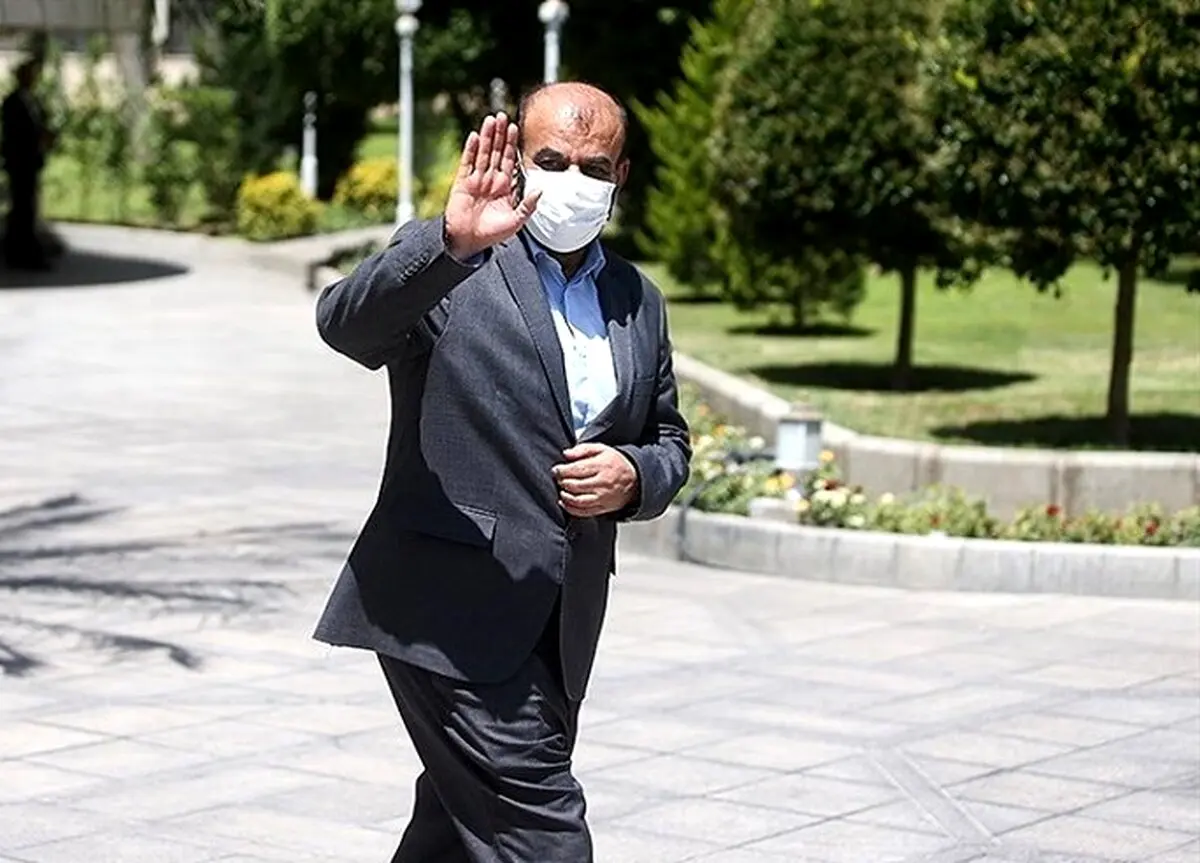 وزیر راه رفتنی است؟