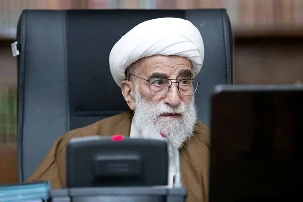 حضور احمد جنتی در مراسم تشییع رهبر شهید