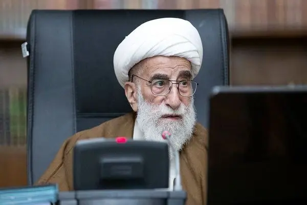 حضور احمد جنتی در مراسم تشییع رهبر شهید