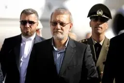 لاریجانی با استقبال مقامات عالی‌رتبه قطری وارد دوحه شد