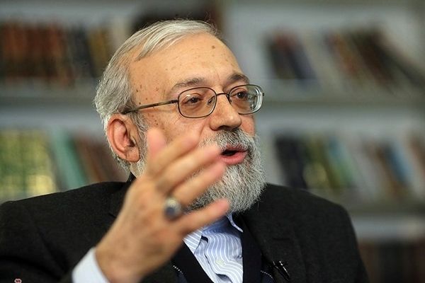 محمدجواد لاریجانی در انقاد از روحانی: اگر مردم به رابطه با آمریکا رأی دهند سر میز مذاکره هیچ کارتی نداریم/ پیشنهاددهندگان رفراندوم دروغ می‌گویند