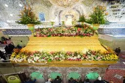 تصاویر گل‌آرایی حرم امام حسین(ع) در آستانه ولادت امیرالمومنین