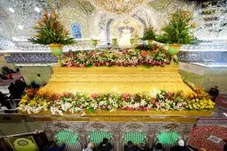 تصاویر گل‌آرایی حرم امام حسین(ع) در آستانه ولادت امیرالمومنین