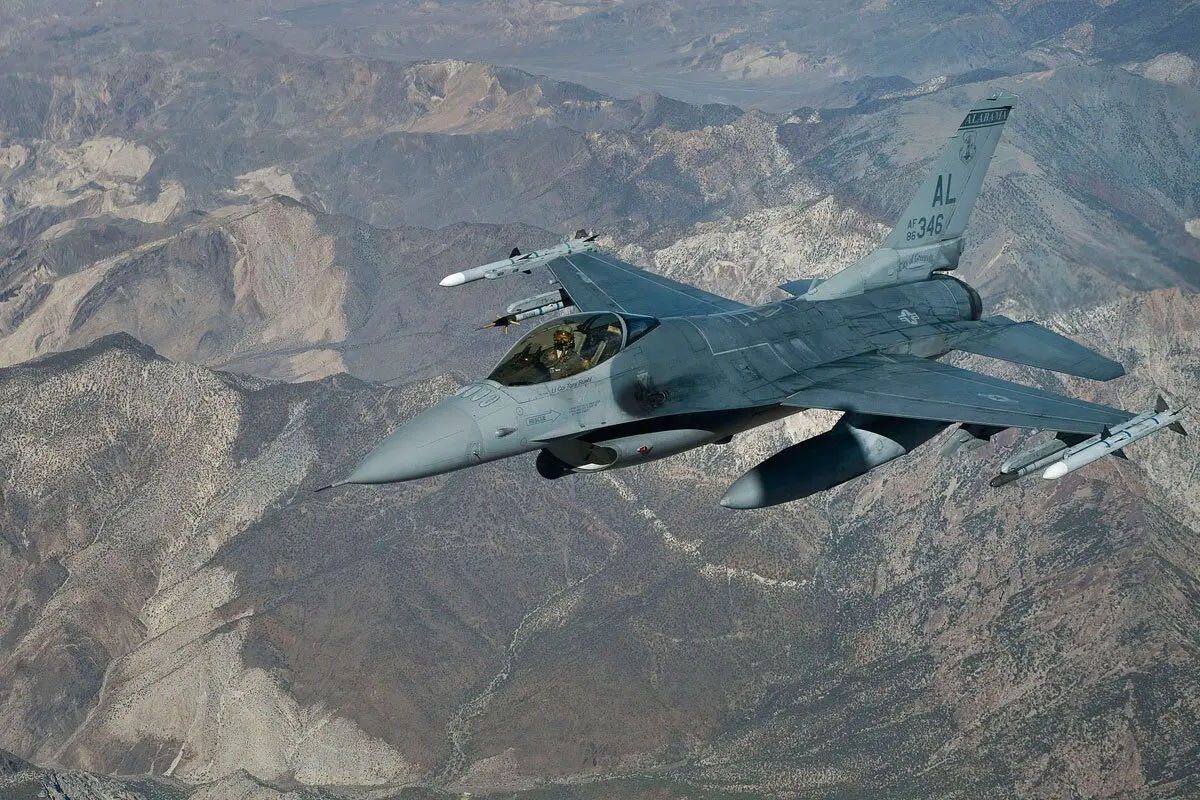 هشدار خلبان F16 آمریکا درباره موشک های پر سرعت ایران