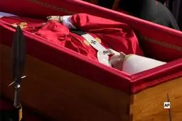 تصاویر انتقال و نمایش عمومی پیکر پاپ فرانسیس