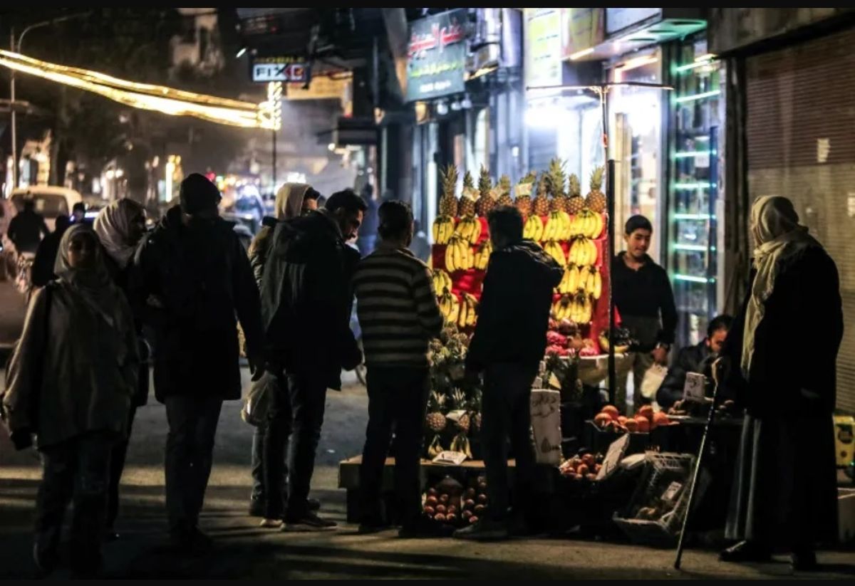 سوری‌ها بازگشت موز به سفره‌هایشان را جشن گرفتند! | در زمان حکومت بشار موز با قیمت هرکیلو ۵ دلار آمریکا یک میوه دست نیافتنی بود