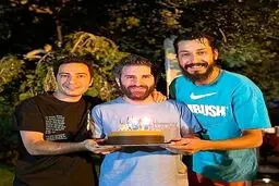 هوتن شکیبا با کیک تولد و نوید محمد زاده و بهرام افشاری