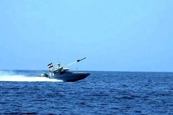 رزمایش دریایی ایران با گلوله‌های واقعی در تنگه هرمز