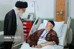 تصاویر عیادت رهبر معظم انقلاب از حضرت آیت‌الله مکارم شیرازی