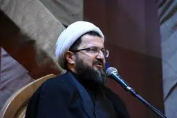 سخنان حجت‌الاسلام ماندگاری در پاسخ به فرد معترض در مسجد جمکران