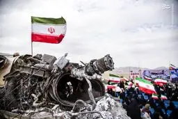 تصاویر تجمع مردم در کنار بقایای هواگردهای آمریکایی در اصفهان