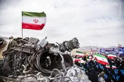 تصاویر تجمع مردم در کنار بقایای هواگردهای آمریکایی در اصفهان