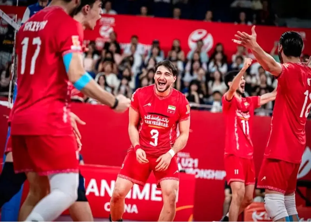 سلام نظامی جوانان والیبالیست ایران روی سکوی قهرمانی جهان