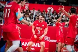 سلام نظامی جوانان والیبالیست ایران روی سکوی قهرمانی جهان