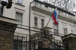 واکنش سفارت روسیه به عکس عجیب سفیران روسیه و انگلیس + عکس