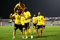 خودنمایی  زکی پور برای  قلعه نویی: من هم ببین!(عکس)
