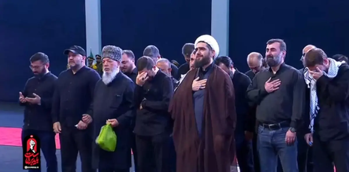 لحظه ادای احترام هیأت علمای روسیه به پیکر رهبر شهید