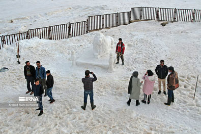 مجسمه یخی